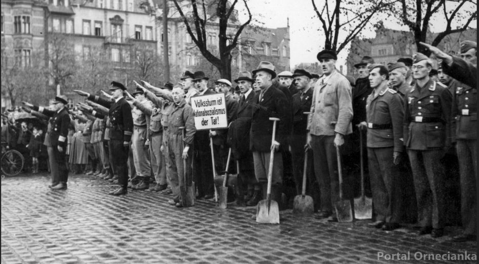 Volkssturm w Prusach Wschodnich osiągnął liczbę około 67 tysięcy ludzi zorganizowanych w 120 batalionów