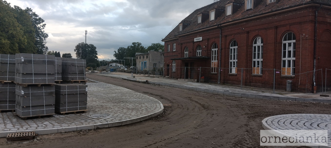 Trwa modernizacja placu dworcowego w Pasłęku